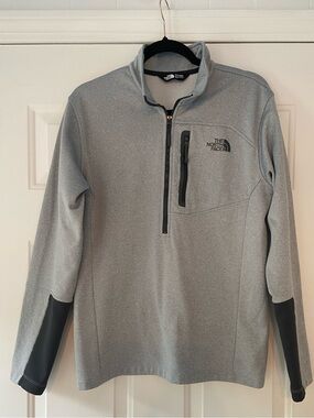 The North Face Light Gray Men's Quarter-Zip Pullover